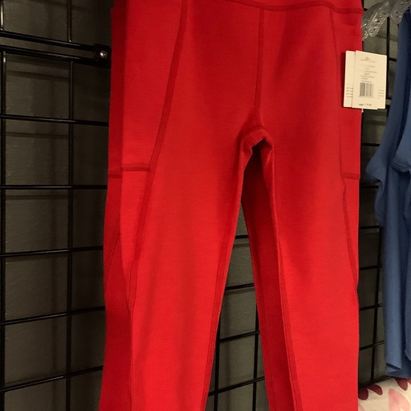 Beyond Yoga out of pocket Capri Leggings - Picture 2 of 5
